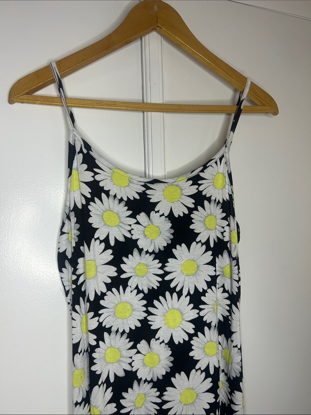 Soft Daisy Maxi Dress - Picture 4 of 10